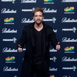 Pablo Alborán en el photocall de los Premios 40 principales