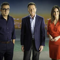 Andreu Buenafuente, Matías Prats y Mónica Carrillo en la campaña navideña de Atresmedia
