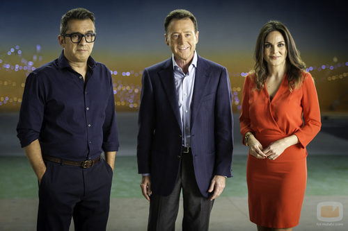 Andreu Buenafuente, Matías Prats y Mónica Carrillo en la campaña navideña de Atresmedia