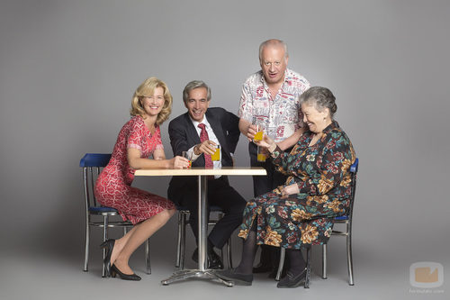 Ana Duato, Imanol Arias, Juan Echanove y Maria Galiana en 'Cuéntame cómo pasó'