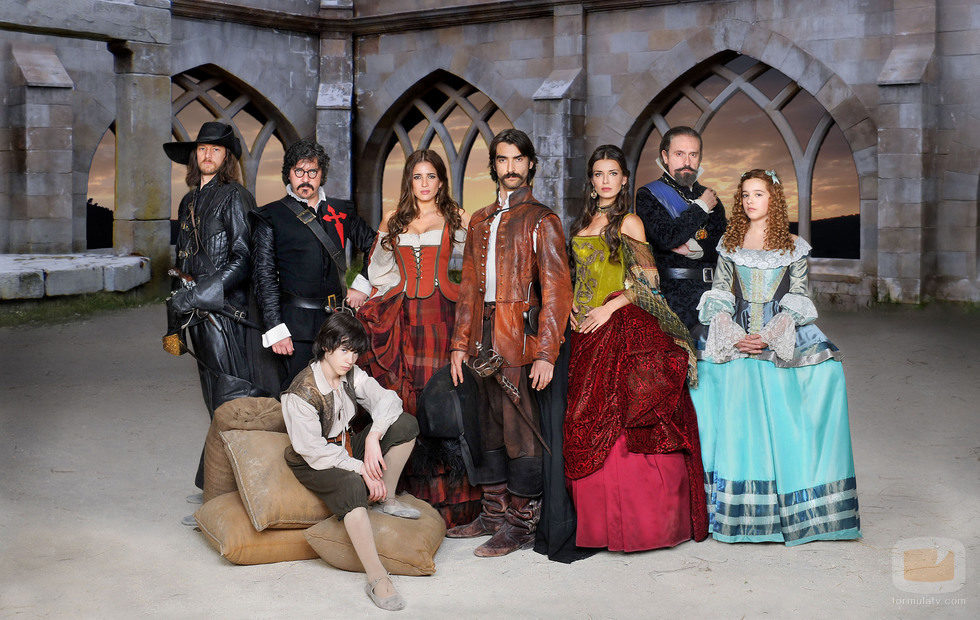 El elenco de 'Alatriste' posando en grupo