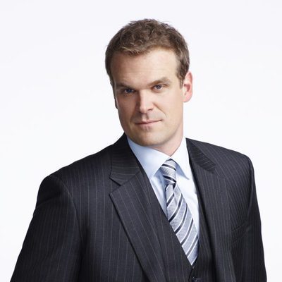 David Harbour es David Patrick en 'Asuntos de Estado'