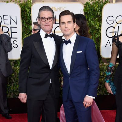 Matt Bomer y su marido Simon Halls en los Globos de Oro 2015