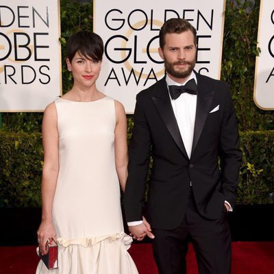 Jamie Dornan y Amelia Warner en los Globos de Oro 2015