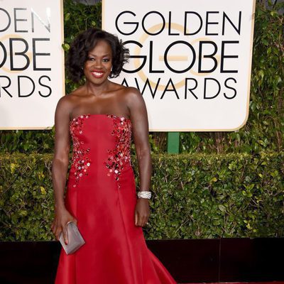 Viola Davis, radiante en la alfombra roja de los Globos de Oro 2015