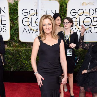 Edie Falco en la alfombra roja de los Globos de Oro 2015