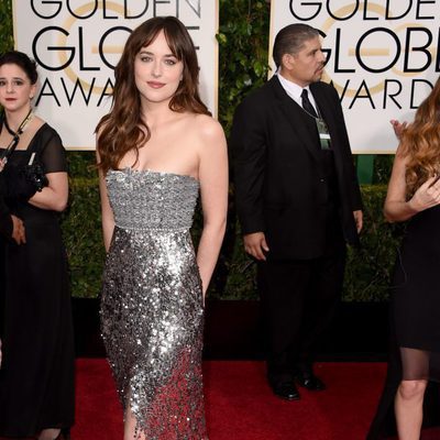 Dakota Johnson en los Globos de Oro 2015