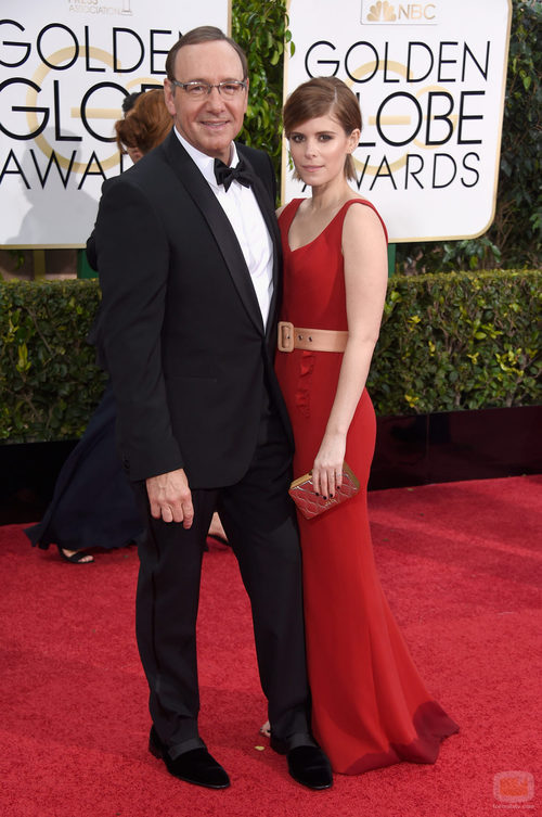 Kevin Spacey y Kate Mara en los Globos de Oro 2015