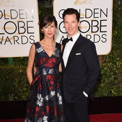 Benedict Cumberbatch y Sophie Hunter en los Globos de Oro 2015