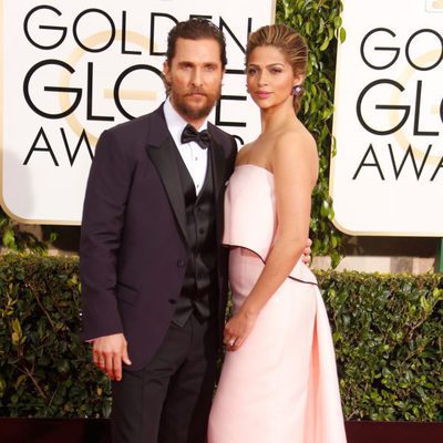 Matthew MacConaughey y Camila Alves en los Globos de Oro 2015