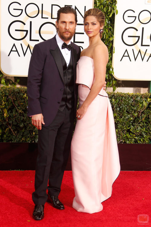 Matthew MacConaughey y Camila Alves en los Globos de Oro 2015