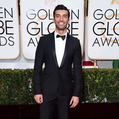 Justin Baldoni en la alfombra roja de los Globos de Oro 2015