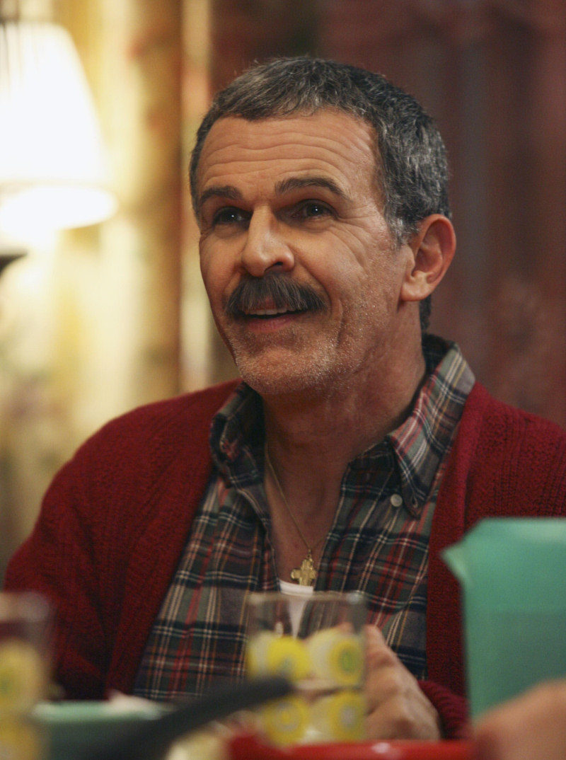 El actor Ignacio Suarez en "Confinanza, lujuria y cosas esenciales" de 'Ugly Betty'