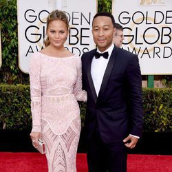 John Legend y Chrissie Teigen en los Globos de Oro 2015