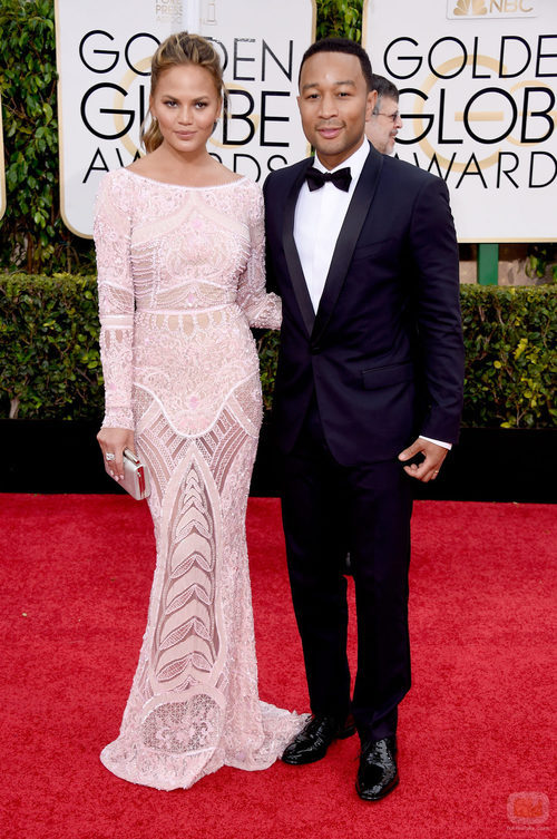 John Legend y Chrissie Teigen en los Globos de Oro 2015