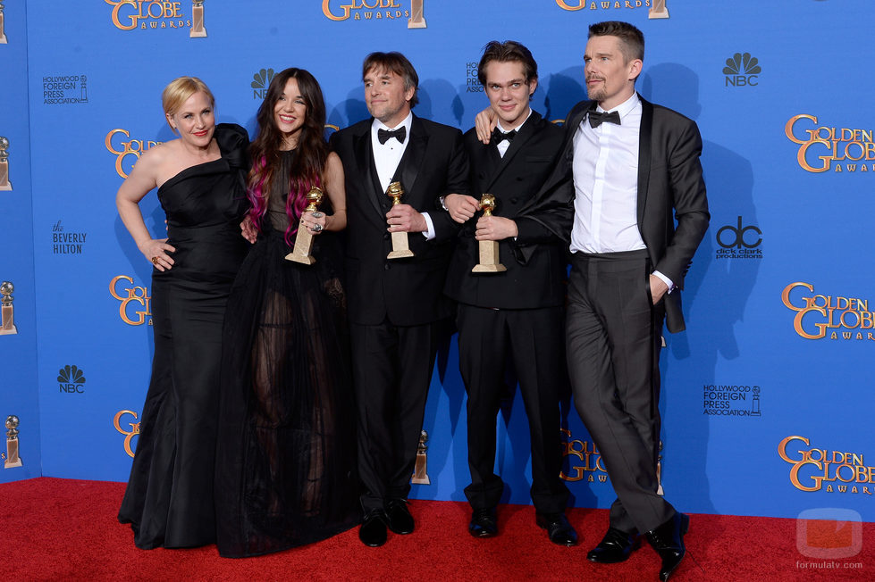 El equipo de "Boyhood" celebrando el Globo de Oro 2015 al mejor drama