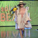 Lydia Lozano, con un loro en 'Sálvame Beach'