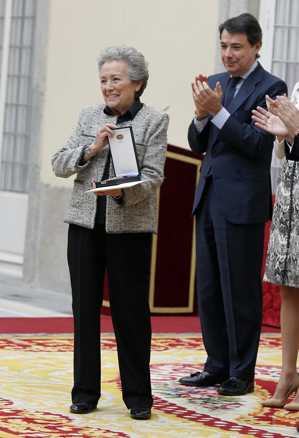 Amparo Baró recibe una Medalla de Oro al Mérito en las Bellas Artes