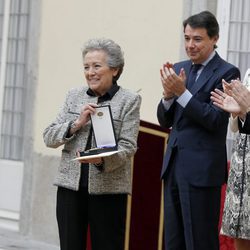 Amparo Baró recibe una Medalla de Oro al Mérito en las Bellas Artes