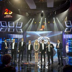 Anna Simón junto a los presentadores masculinos de Antena 3