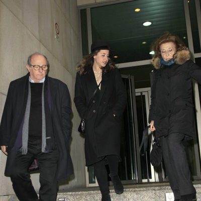 Julia Gutiérrez Caba, Emilio Gutiérrez Caba e Irene Escolar despidiendo a Amparo Baró