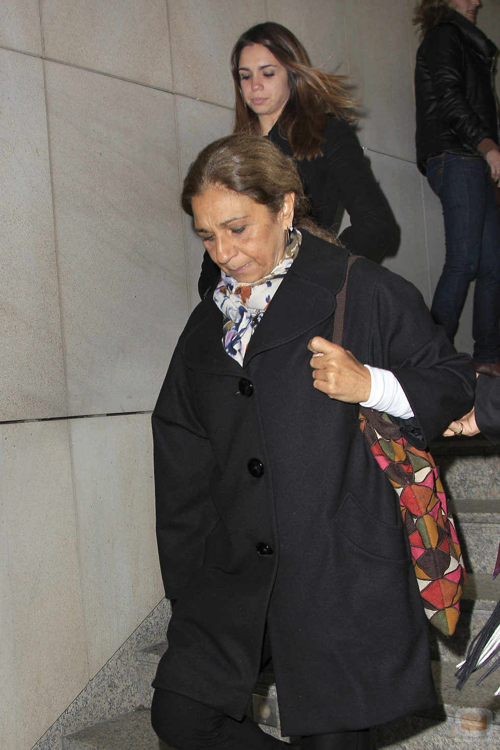 Lolita y Elena Furiase en el tanatario tras el fallecimiento de Amparo Baró
