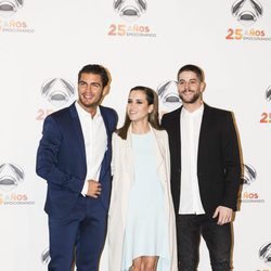 Maxi Iglesias, Ana Fernández y Luis Fernández en el photocall