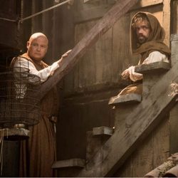 Conleth Hill es Varys y Peter Dinklage es Tyrion Lannister