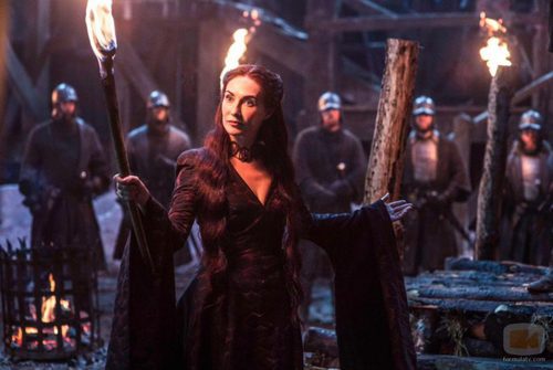 Carice van Houten	 es Melisandre