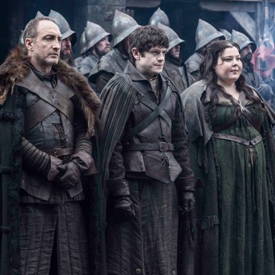 Los personajes Roose Bolton, Ramsay Bolton y Walda Frey