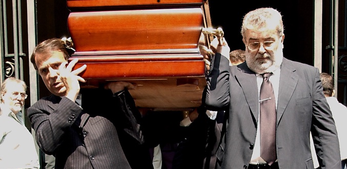 José Manuel Lara en el funeral de su padre en 2003