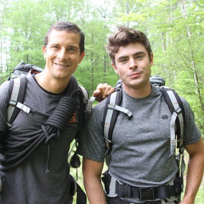 Bear Grylls junto a Zac Efron