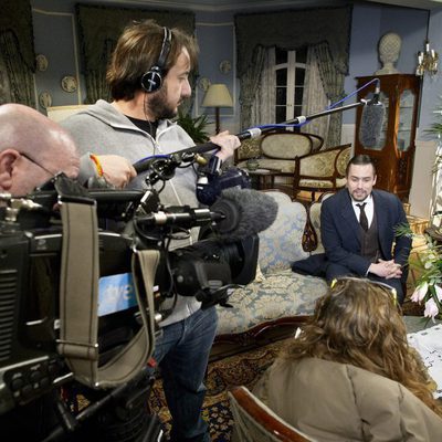 Roger Berruezo graba una de sus primeras escenas en 'Acacias 38'