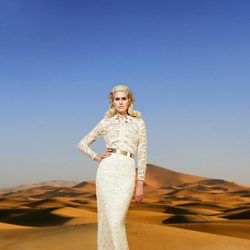 Adriana Abenia en el desierto del Sahara para la revista Lucía Se Casa