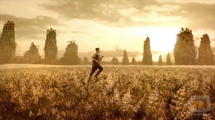 El protagonista masculino del videoclip de "Amanecer", corriendo 
