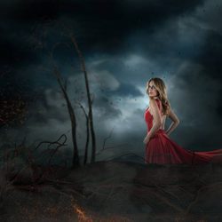 Edurne con un vestido rojo en el videoclip de "Amanecer"