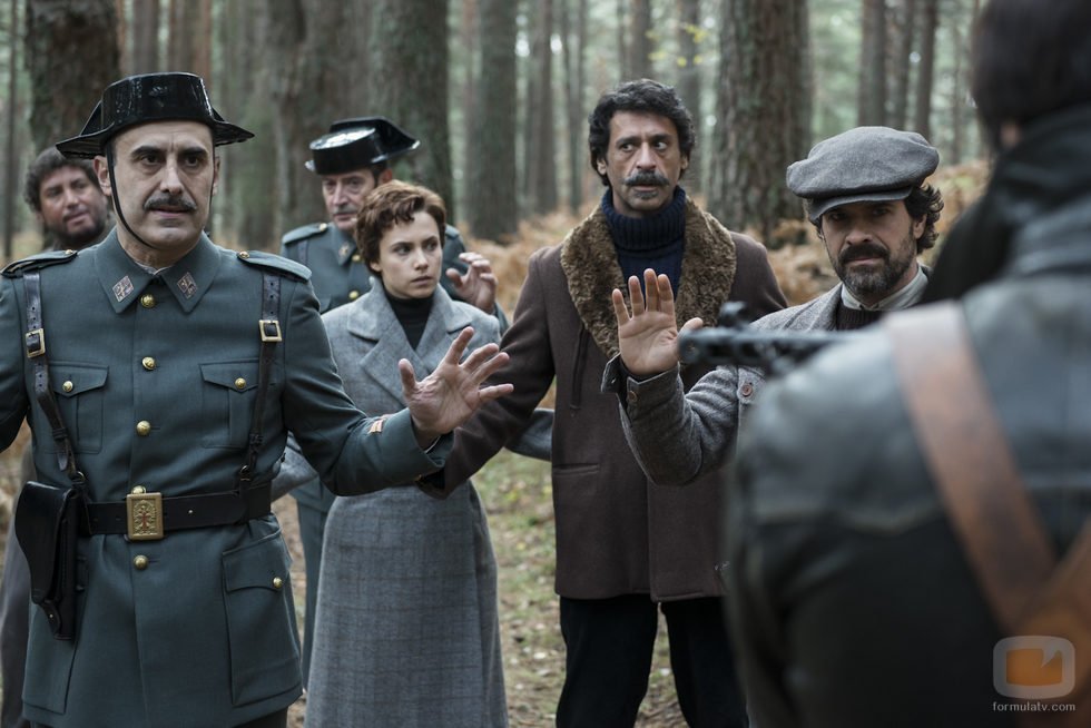 Los inspectores son sorprendidos por maquis en el terccer episodio de 'El ministerio del tiempo'