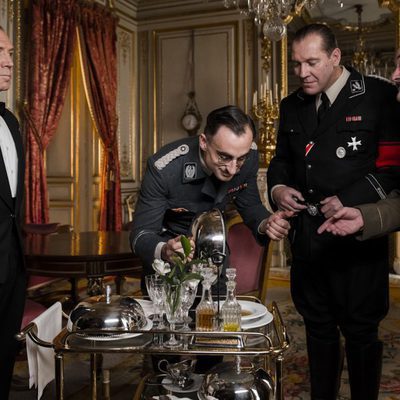 Ernesto junto a los nazis en el tercer episodio de 'El ministerio del tiempo'