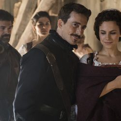 Amelia junto a Lope de Vega en el segundo episodio de 'El ministerio del tiempo'