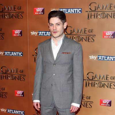 Iwan Rheon en la premiere de la quinta temporada de 'Juego de tornos'