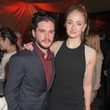 Kit Harington y Sophie Turner en el after party de la premiere de la quinta temporada de 'Juego de tornos'