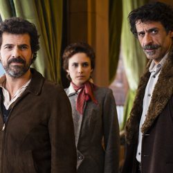Julián, Amelia y Alonso en el quinto episodio de 'El ministerio del tiempo'