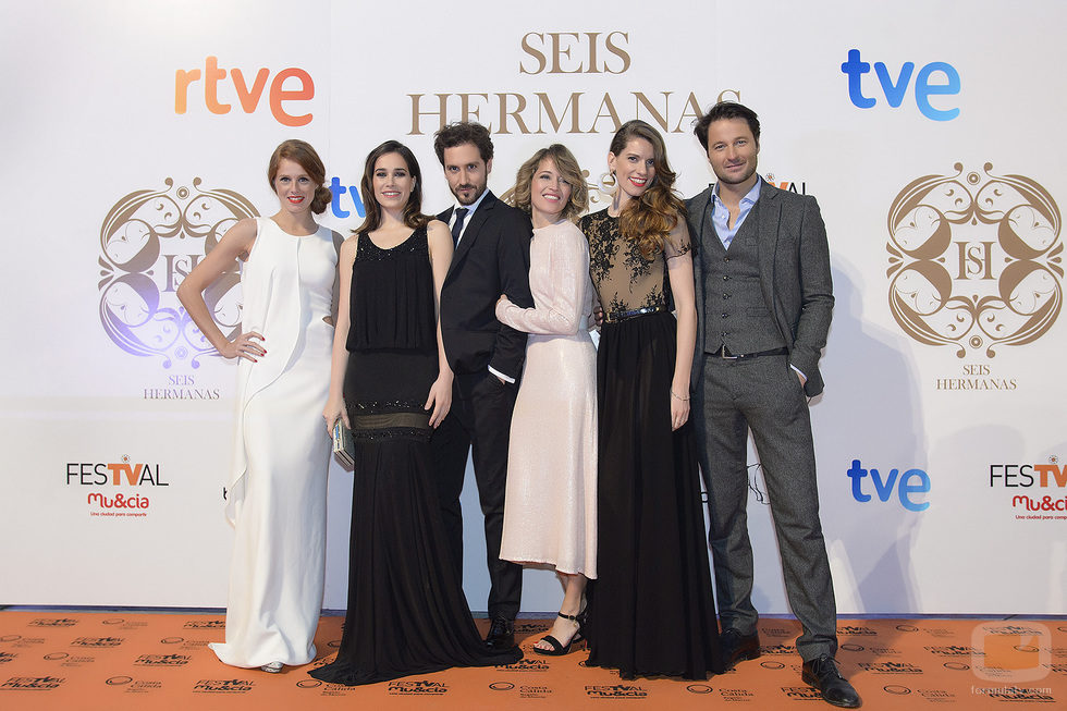 Las hermanas Silva junto a los hermanos Loygorri