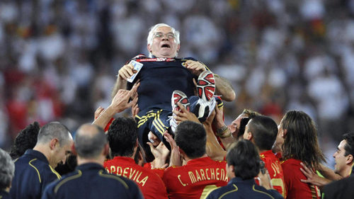 Íker Casillas es manteado en la Eurocopa 2009