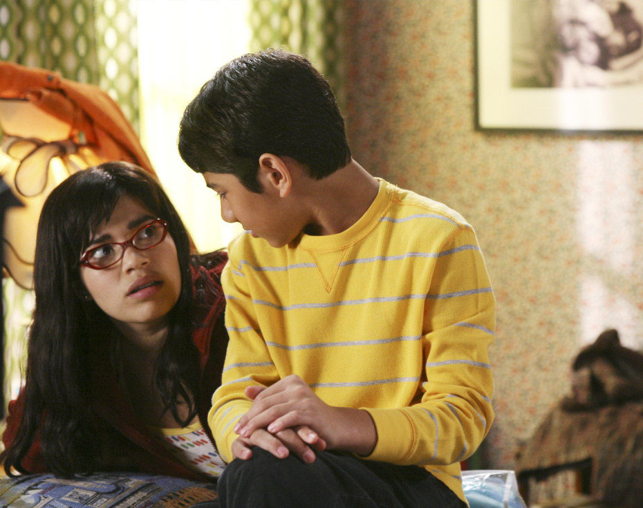 America Ferrera en una escena del capítulo "Horas extra" de 'Ugly Betty'