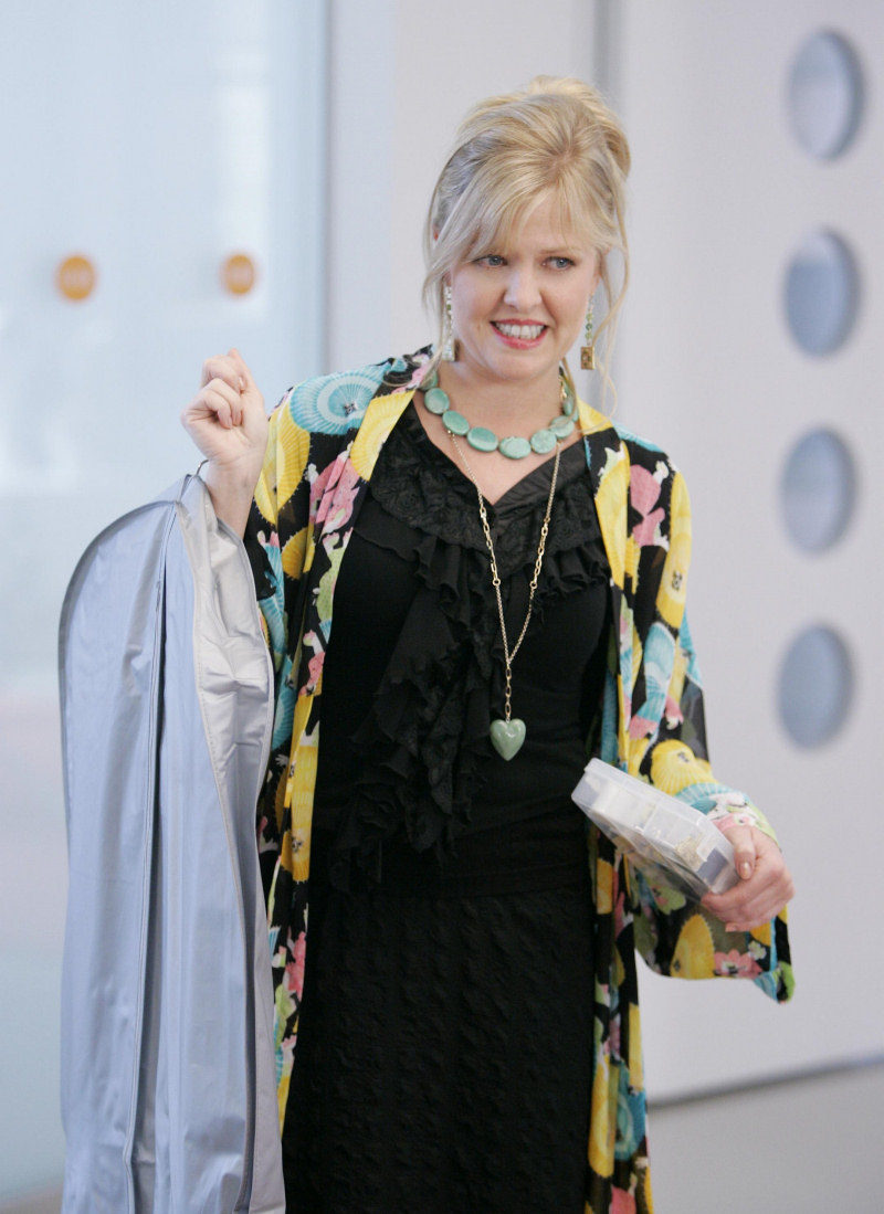 Ashley Jensen posa para 'Ugly Betty'