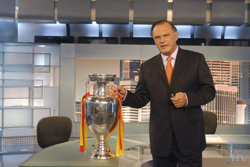 Pedro Piqueras de 'Informativos Telecinco' con la Eurocopa