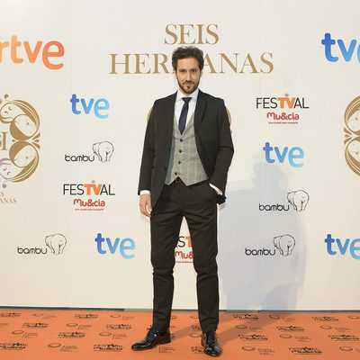 Álex Gadea en el photocall de 'Seis hermanas'