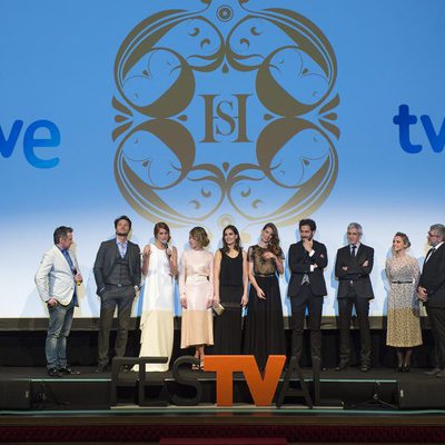 Equipo de 'Seis hermanas' en el Teatro Romea
