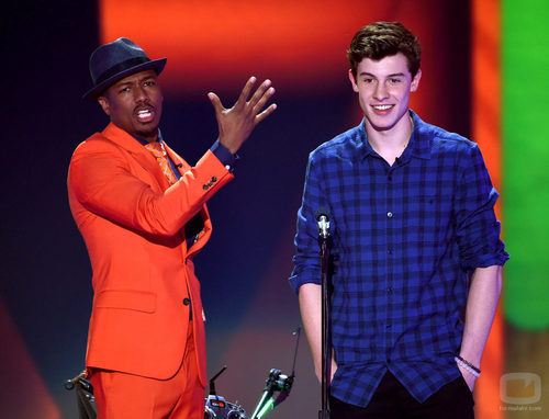 Nick Cannon y Shawn Mendes en los Nickelodeon's 28th Annual Kids' Choice Awards